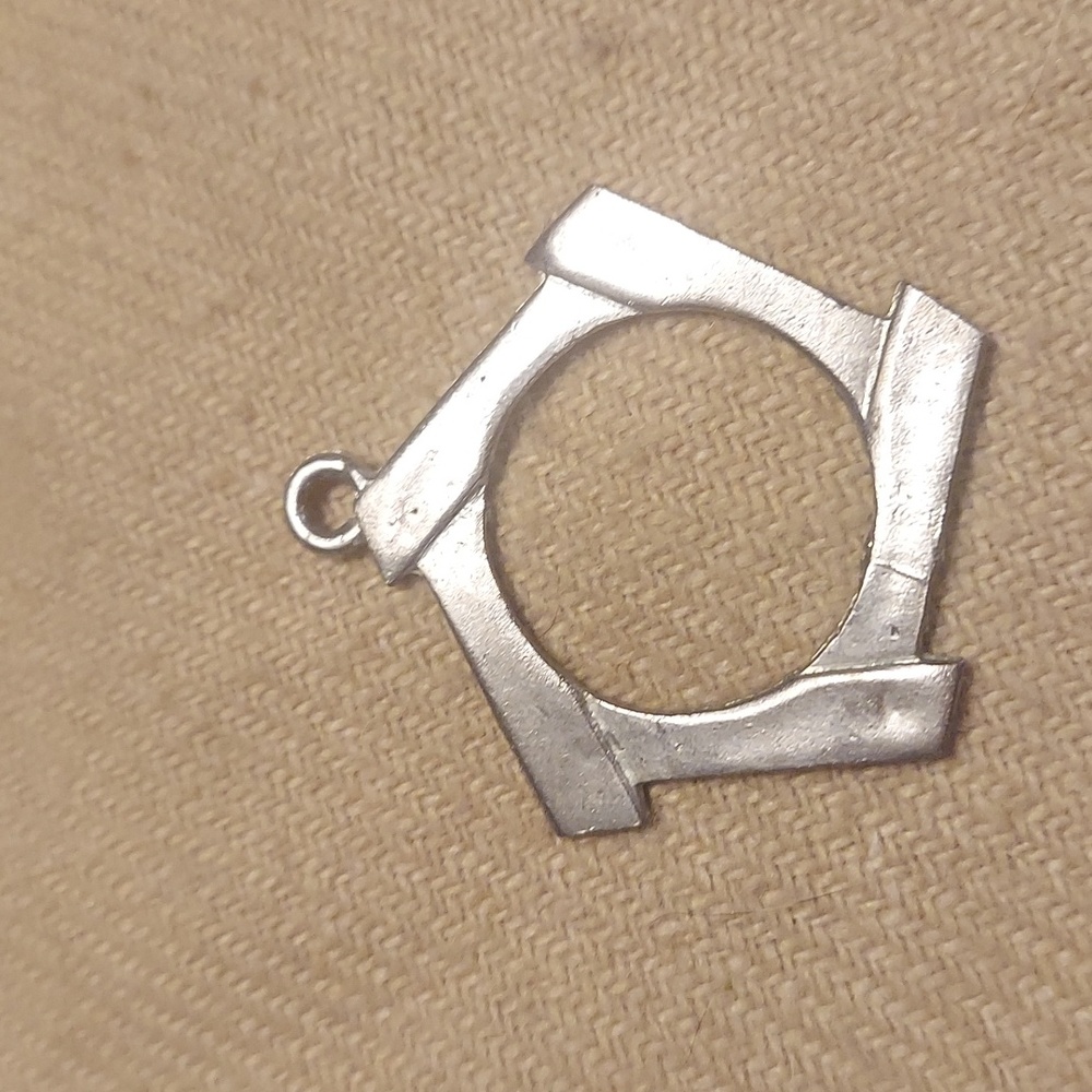 🩶 Vintage Silver Pendant